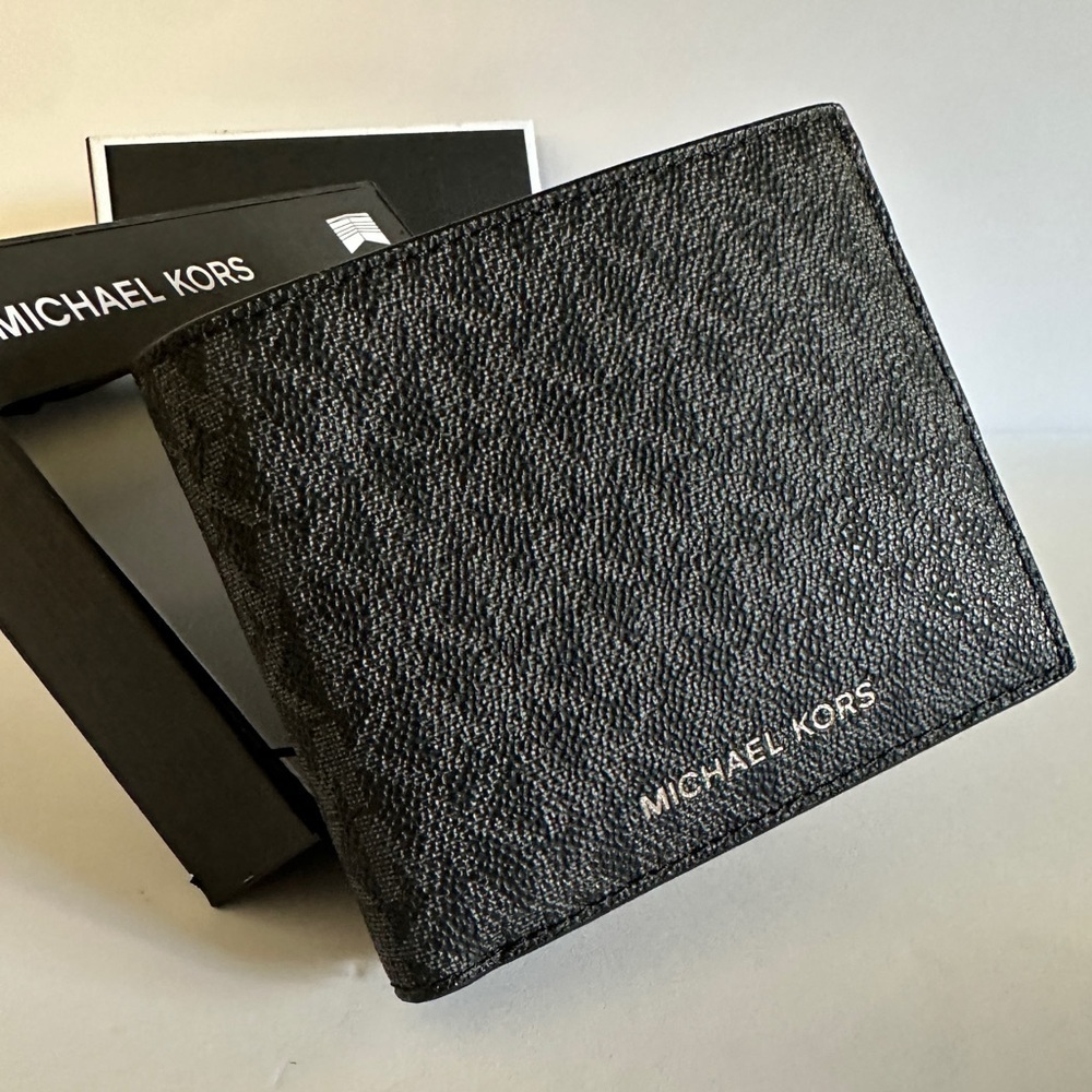 NWT Michael Kors Textured Black Wallet Holder